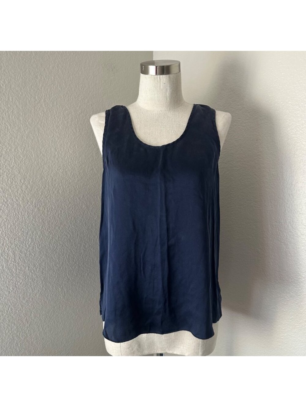Lunya Silk Tulip Back Top Scoop Neck Sleeveless Airy Lightweight Sleepwear Navy